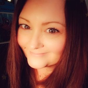 Meet your Posher, Lora